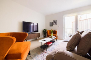 The Shepperton Wonder - Lovely 2BDR House with Balcony